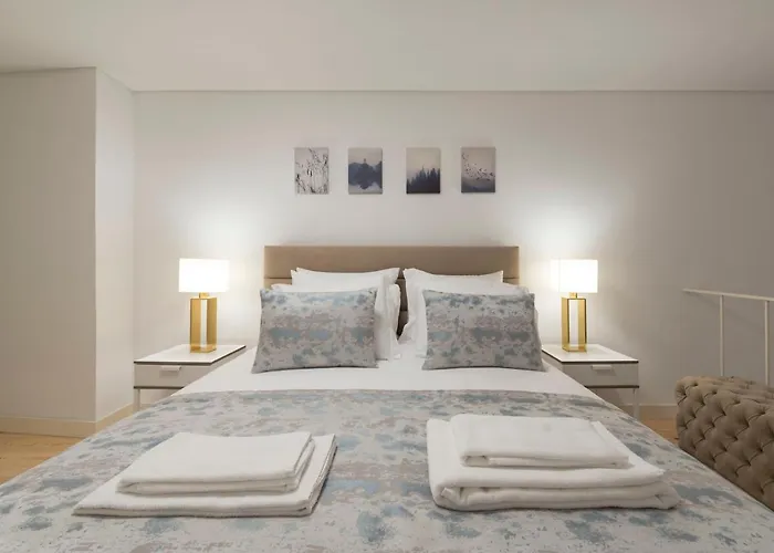 Lovelystay - Hidden & Quiet Duplex Next To Sao Bento Station
