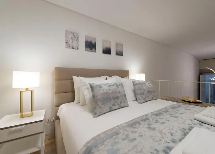 Lovelystay - Hidden & Quiet Duplex Next To Sao Bento Station